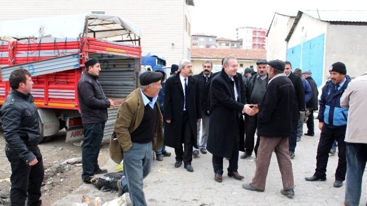 Başkan Şahiner Pazar Esnafını Ziyaret Etti