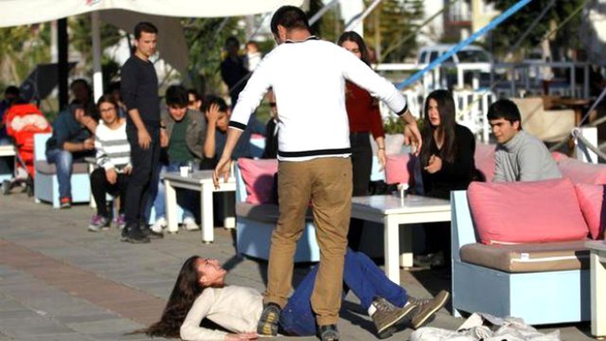 Kadına Yönelik Şiddete Dikkat Çekmek İçin Yapılan Tatbikat Gerçeğini Aratmadı