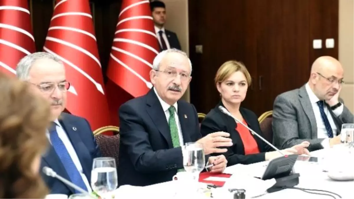 Kılıçdaroğlu, Gazetelerin Ankara Temsilcileriyle Biraraya Geldi