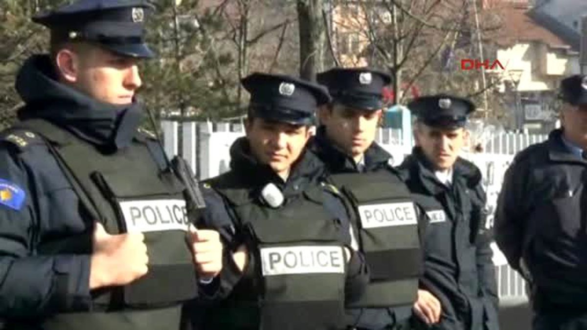 Kosova Başbakanlığı Önünde Protesto