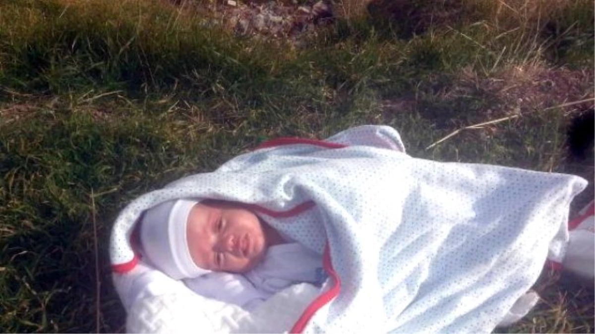 Mardin\'de Bir Bebek Yol Kenarına Terk Edildi