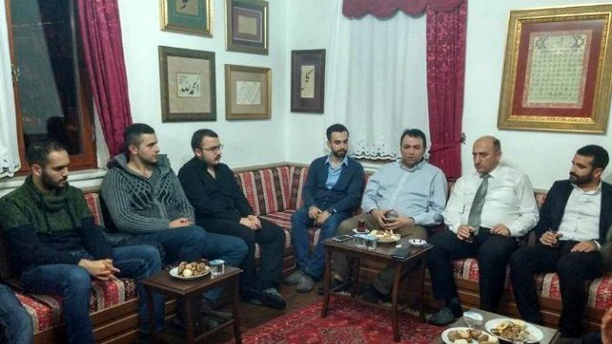 Mevlevi Evi\'nde Üniversite Gençliği Konuşuldu
