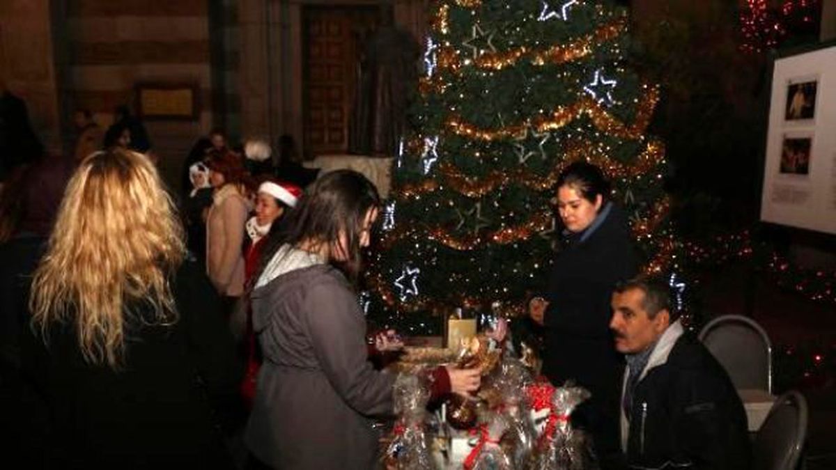 Hıristiyanlar Beyoğlu'nda Noel Ayini İçin Kiliseye Akın Ettiler