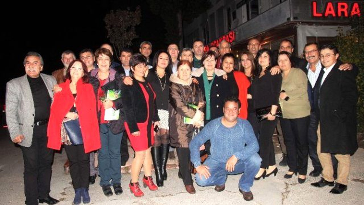 Öğrencilerden 34 Yıl Sonra Duygulandıran Sürpriz