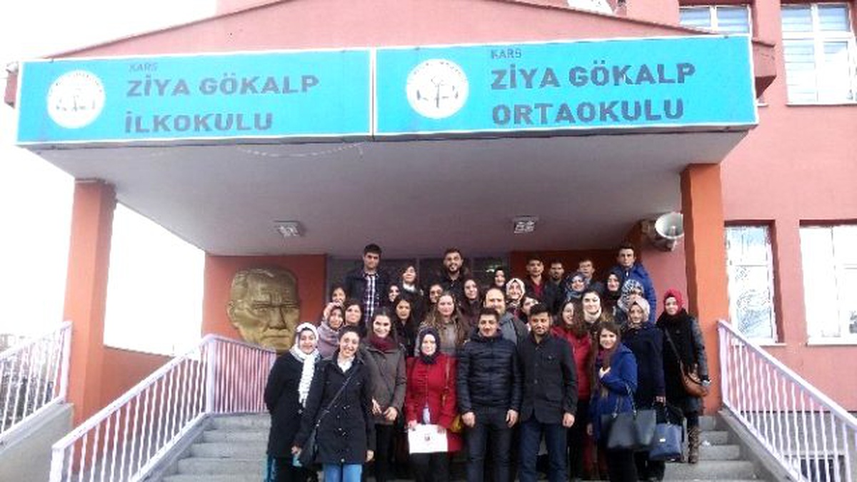 Öğretmen Adayları Ortaokul Öğrencilerine "Zeka Soruları Günü" Düzenledi