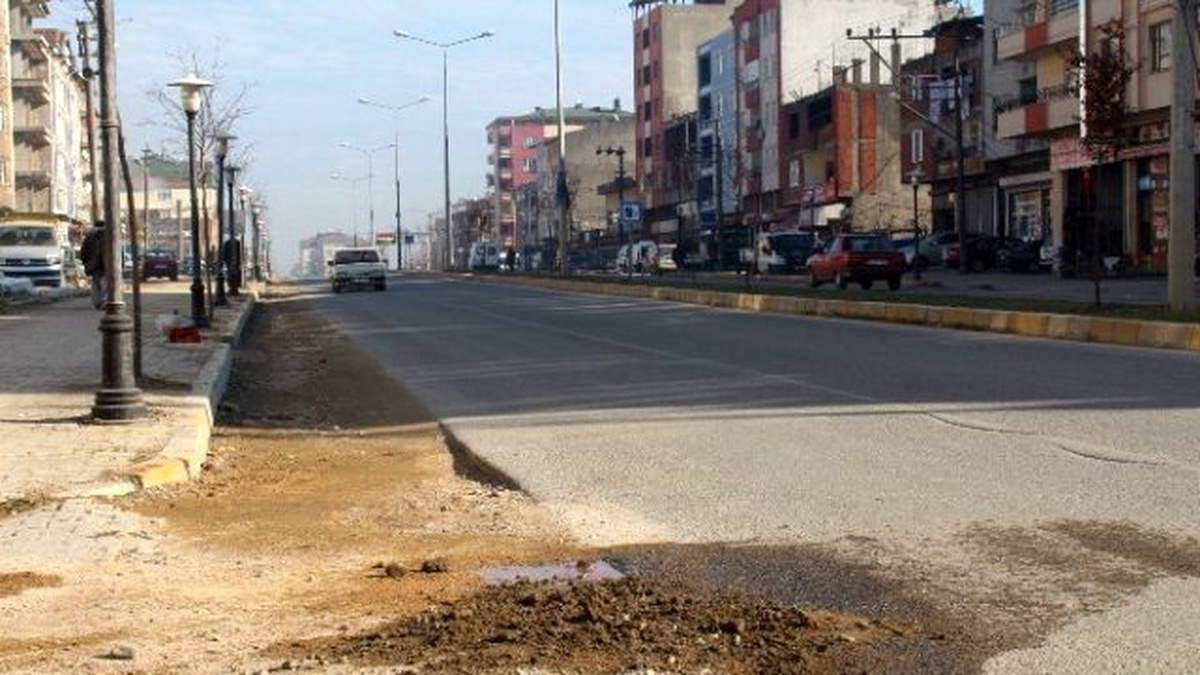 Otomobilin Çarptığı Yaşlı Adam Yaralandı