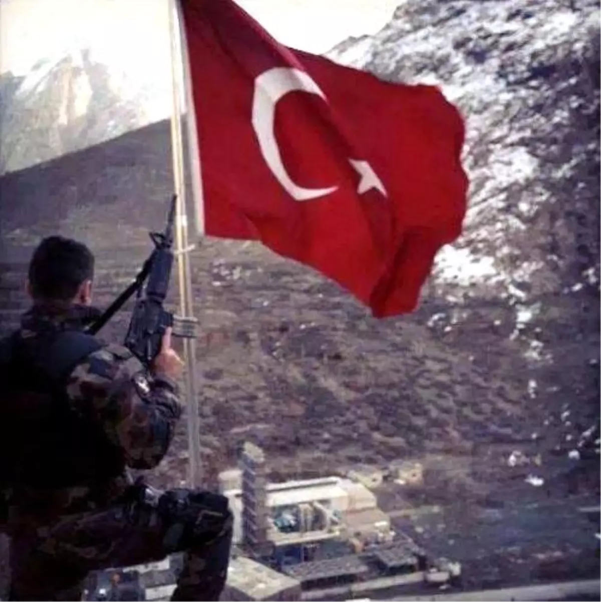 Özel Harekatçı Eşinden Duygulandıran Mektup: Yalınız Uyumaya Mahkumuz