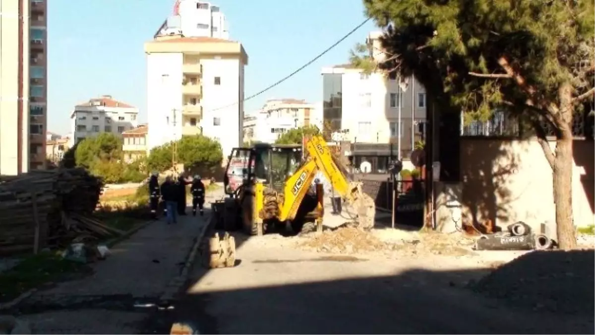 Patlayan Doğalgaz Borusu Mahalleliyi Sokağa Döktü