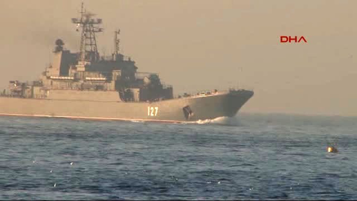 Rus Savaş Gemisi İstanbul Boğazı\'ndan Geçti