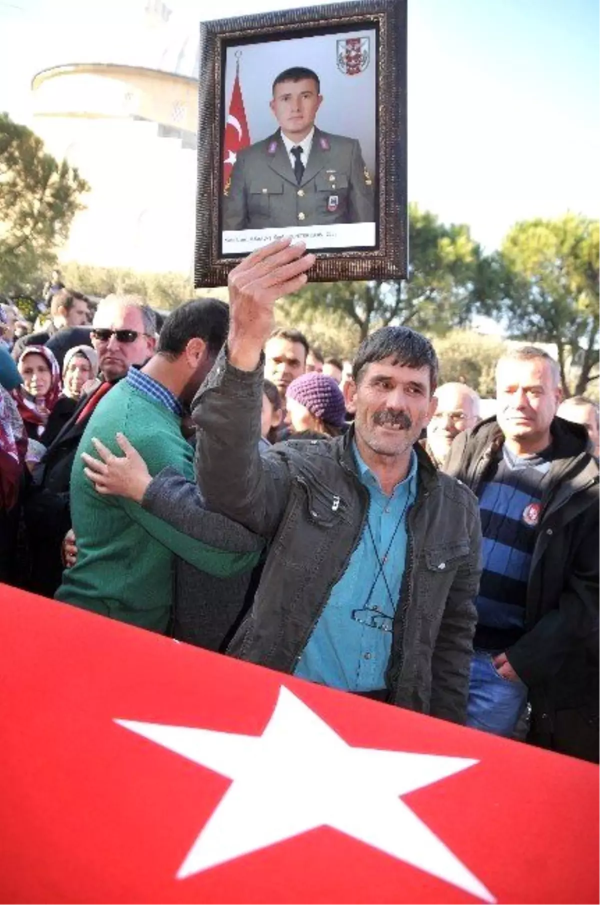 Şehit Cenazesinde Amcadan Tepki