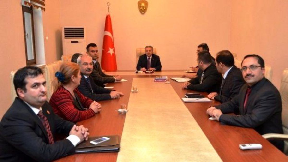 Vali Kahraman; "Kış Mevsiminde Sokak Hayvanlarını Koruyalım"
