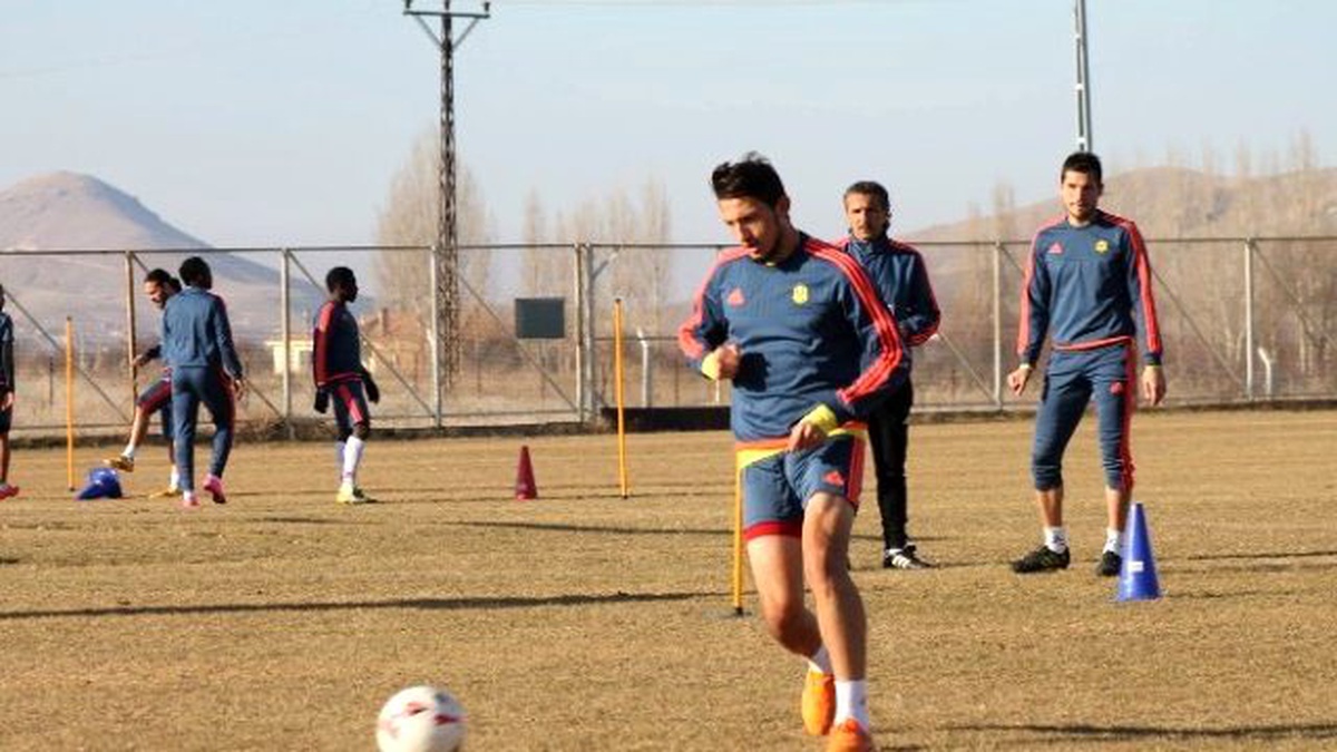 Yeni Malatyaspor\'da Genç Burak Sakatlandı