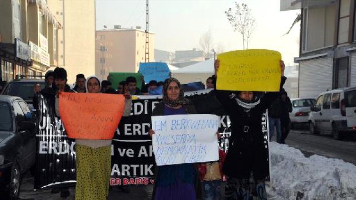 Yüksekova\'daki Yürüyüşe Polis Müdahale Etti