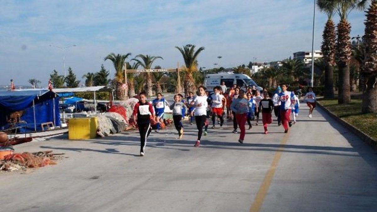 Aliağalı Öğrenciler \'Atatürk\' İçin Koştu