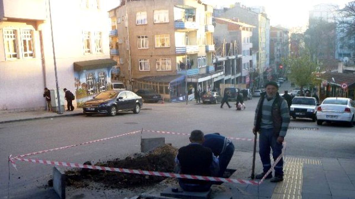 Bilecik\'te Caddeler Işıklandırılmaya Devam Ediyor