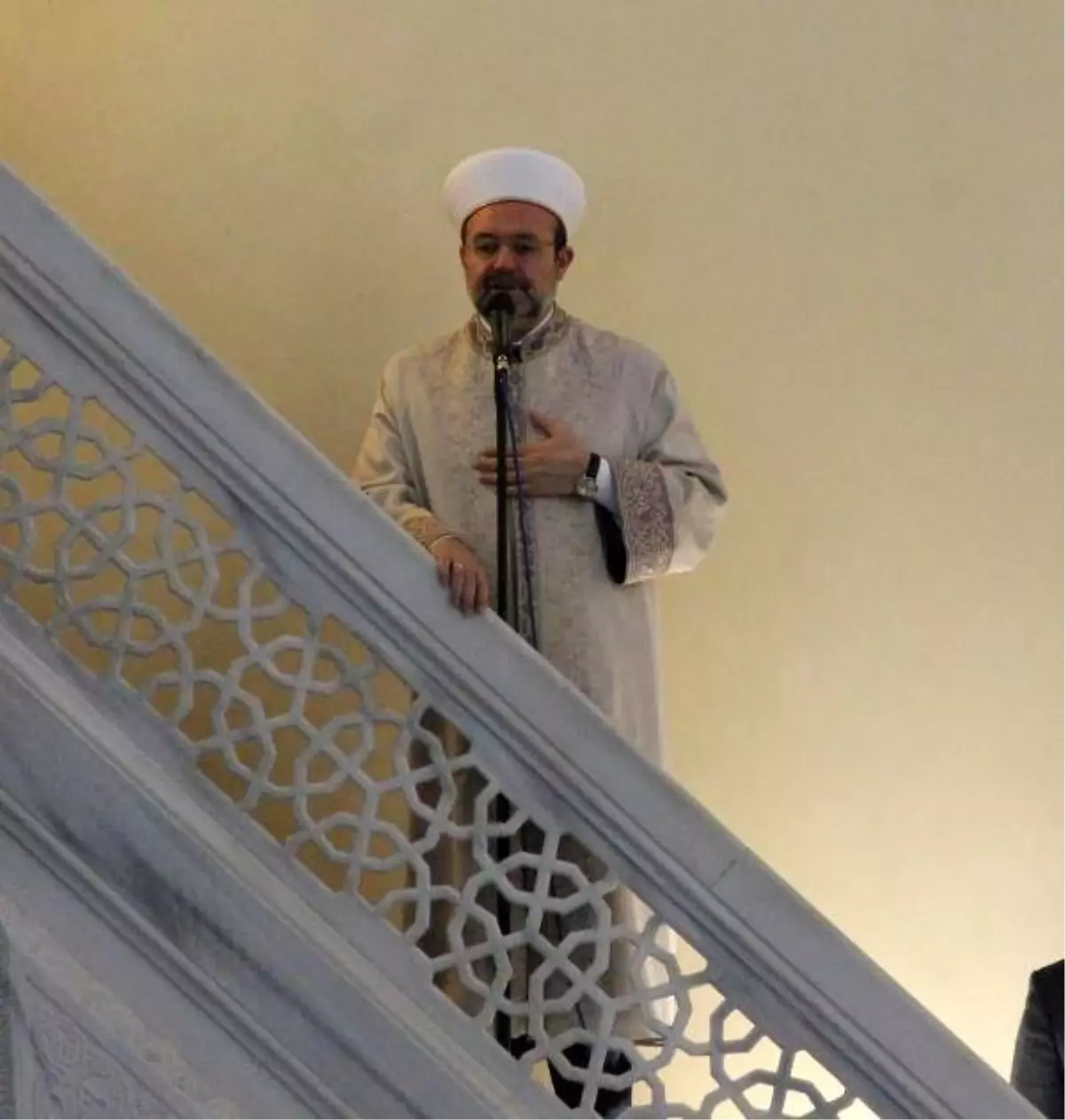 Diyanet İşleri Başkanı Görmez, Cuma Namazı Kıldırdı