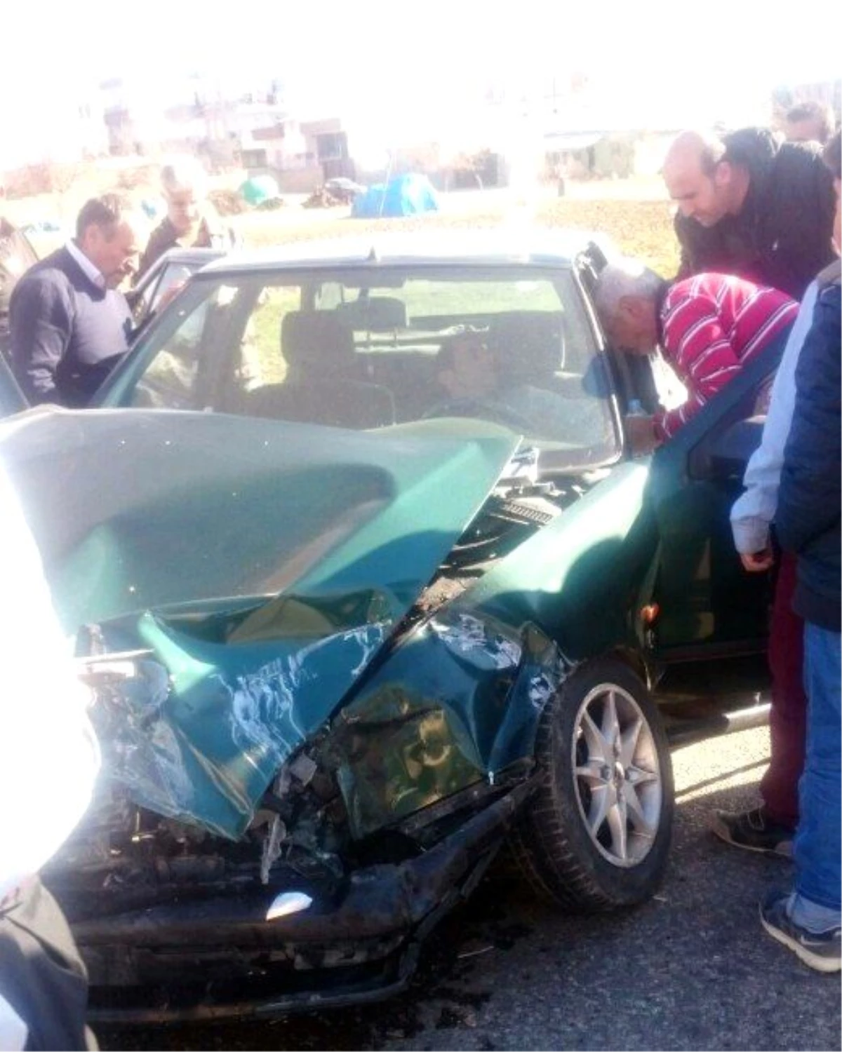 Kahta\'da Minibüsle Otomobil Çarpıştı: 2 Yaralı
