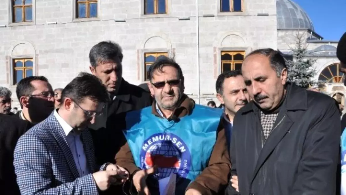 Kars\'ta Memur Sen Terör Saldırılarını Kınadı