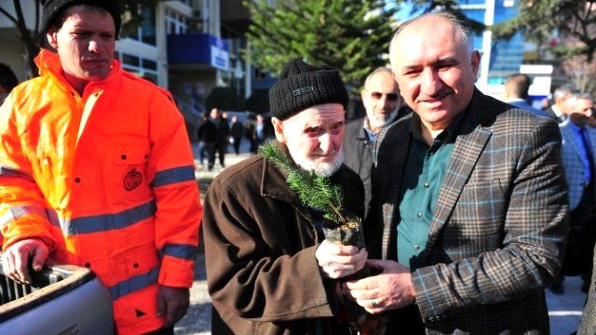 Orhangazililer Yeni Yıla Ağaç Keserek Değil, Fidan Dikerek Girecek