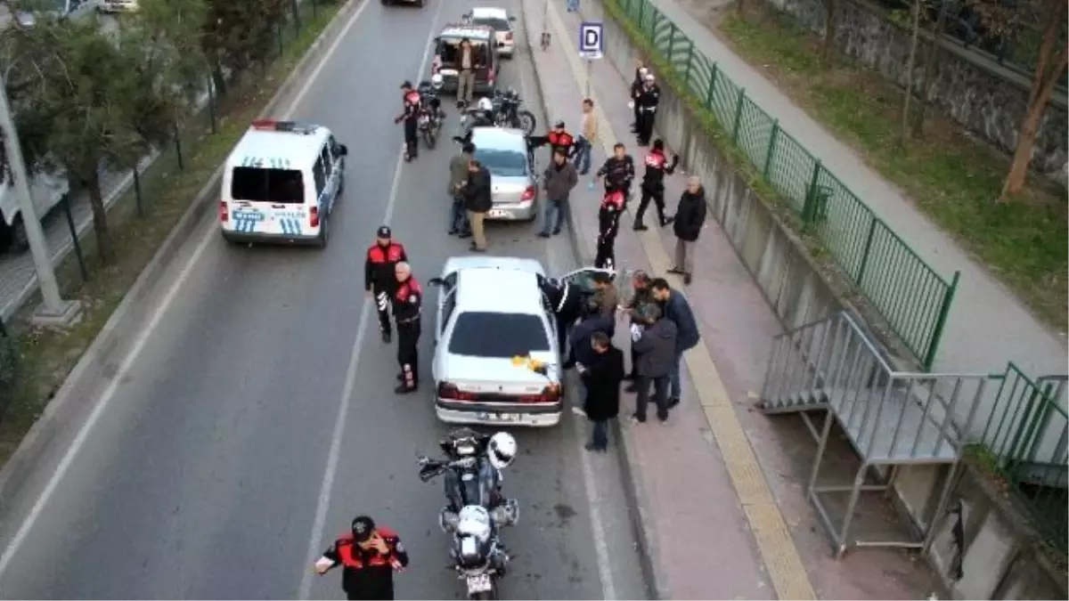 Polis Uygulamasından Kaçmak İsteyen Otomobilde Ele Geçen Silahlar Şaşırttı