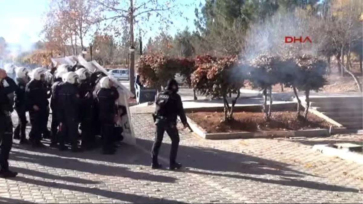 Şanlıurfa Harran Üniversitesi\'nde Çıkan Olaya Polis Müdahale Etti