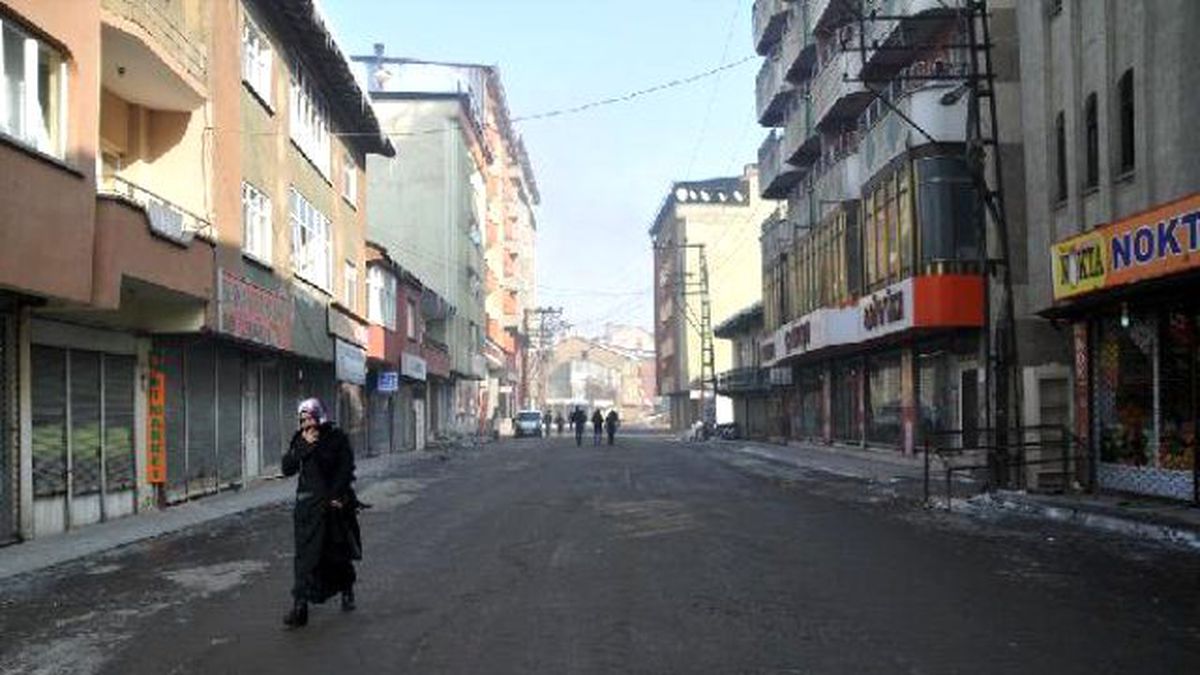 Yüksekova\'da Kepenkler Açılmadı
