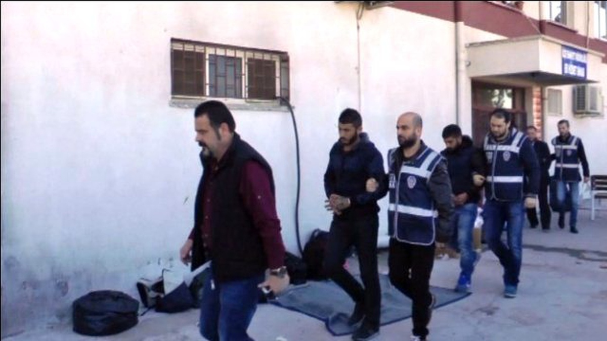 Ayvalık Polisi İnsan Tacirlerine Göz Açtırmıyor