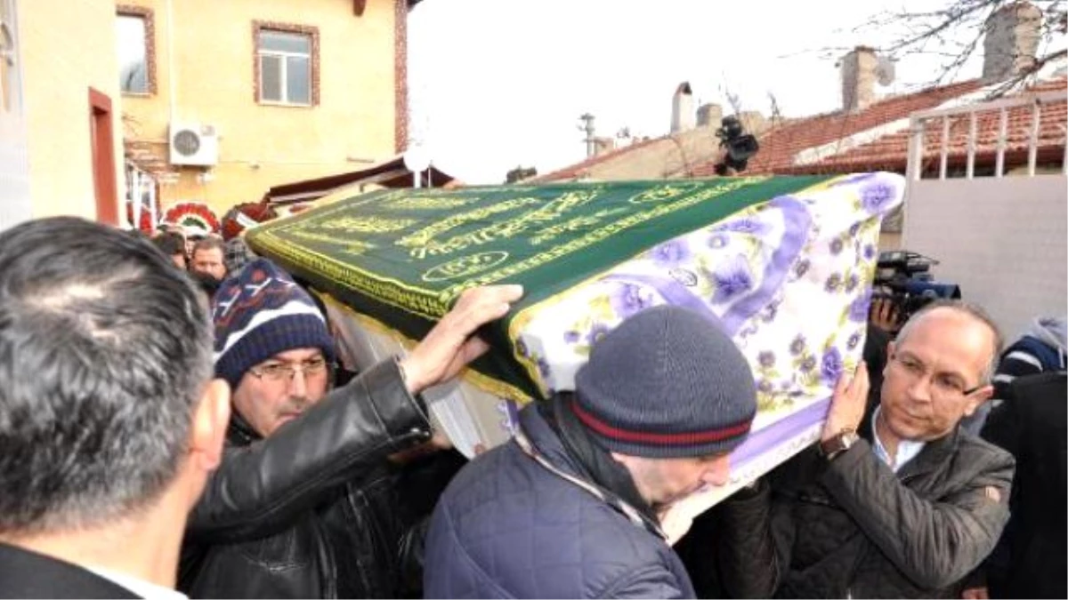 Başbakan Yardımcısı Akdoğan, Eskişehir\'de Cenazeye Katıldı