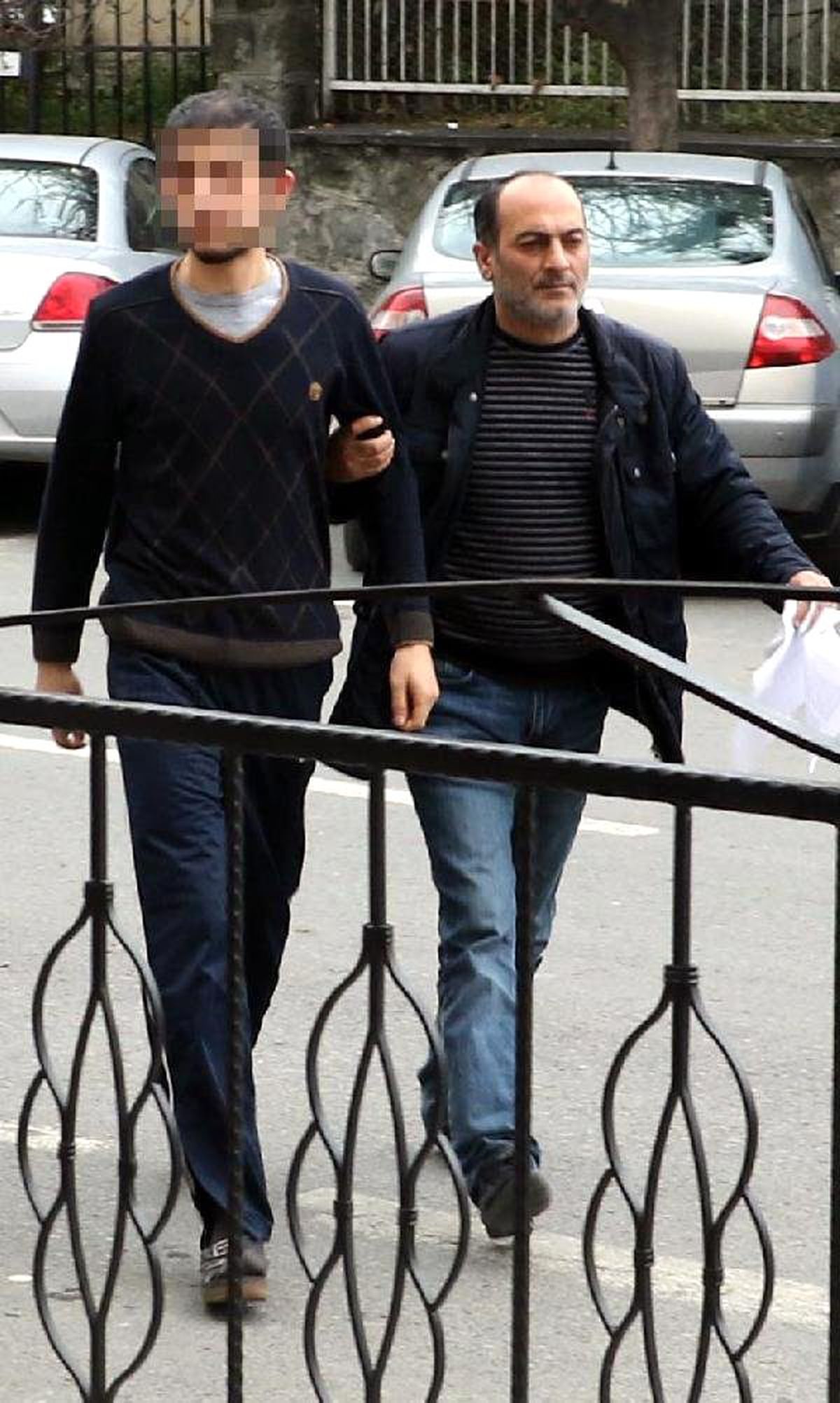 Genç Kızlara Cinsel Organını Gösteren Tacizci Gözaltında