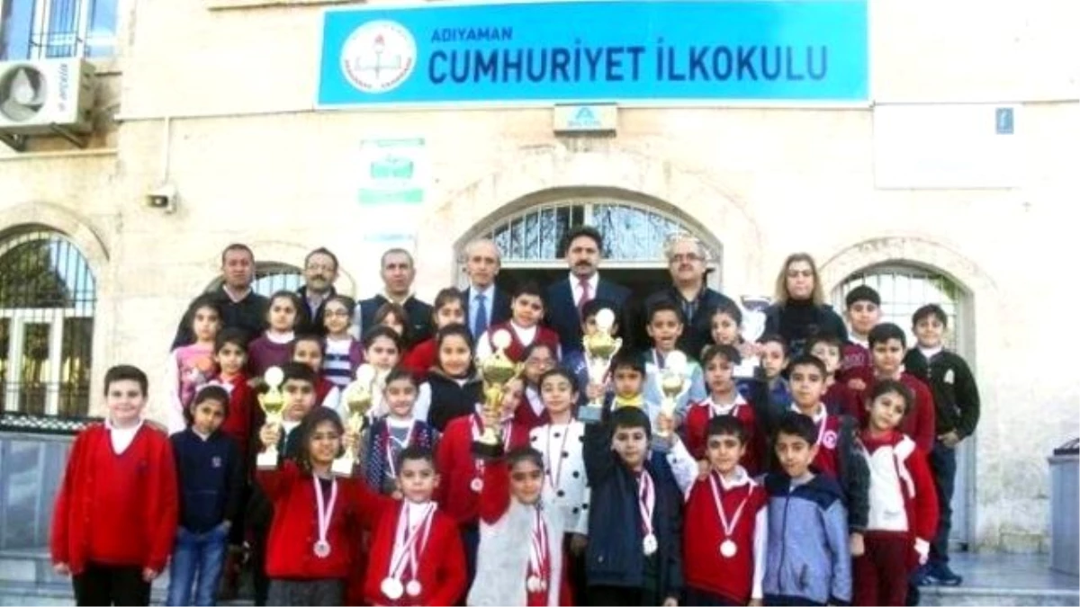 Cumhuriyet İlkokulu Satrançta Büyük Başarı Elde Etti