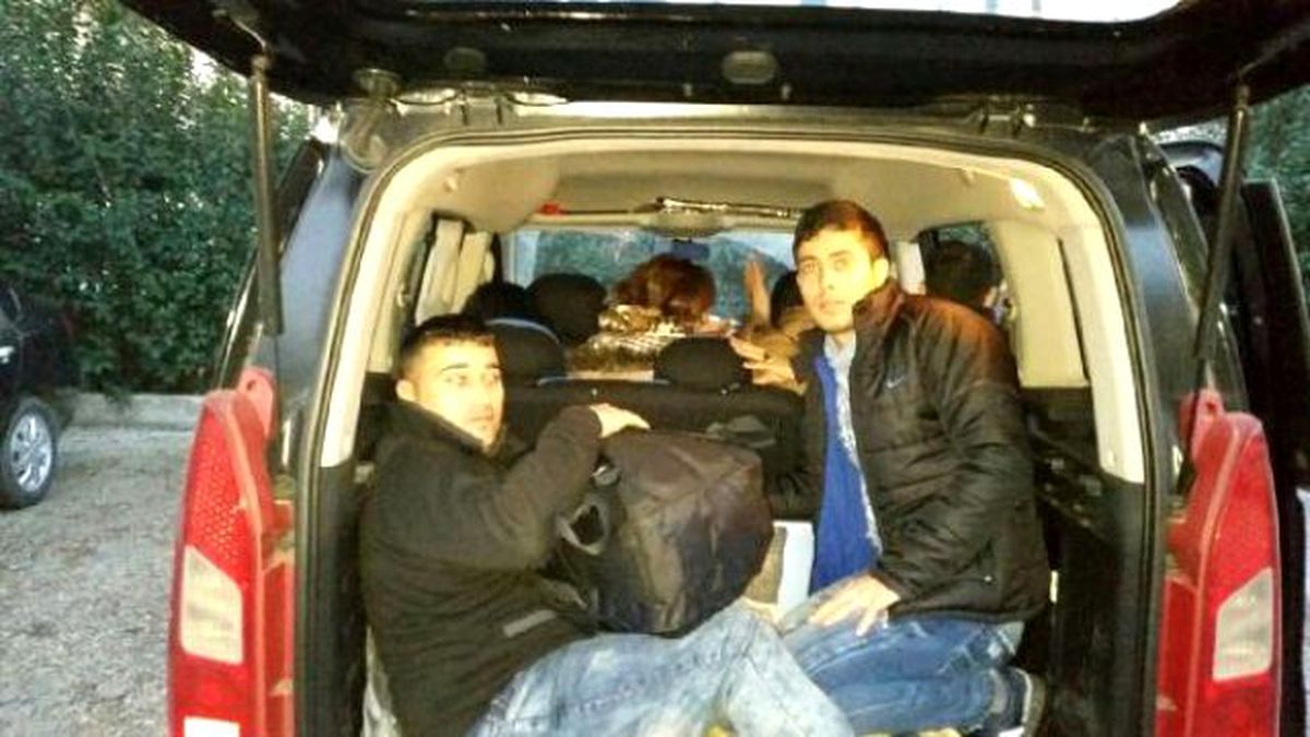 Durdurulan Midibüsteki 7 Kaçak Yakalandı, Sürücü Tutuklandı