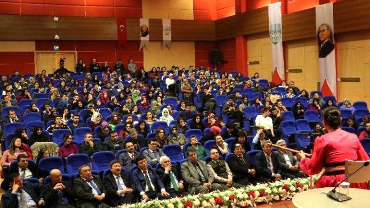 Kbü\'de Kırgız Devlet Sanatçısı Tölömüş Okeyev Anıldı
