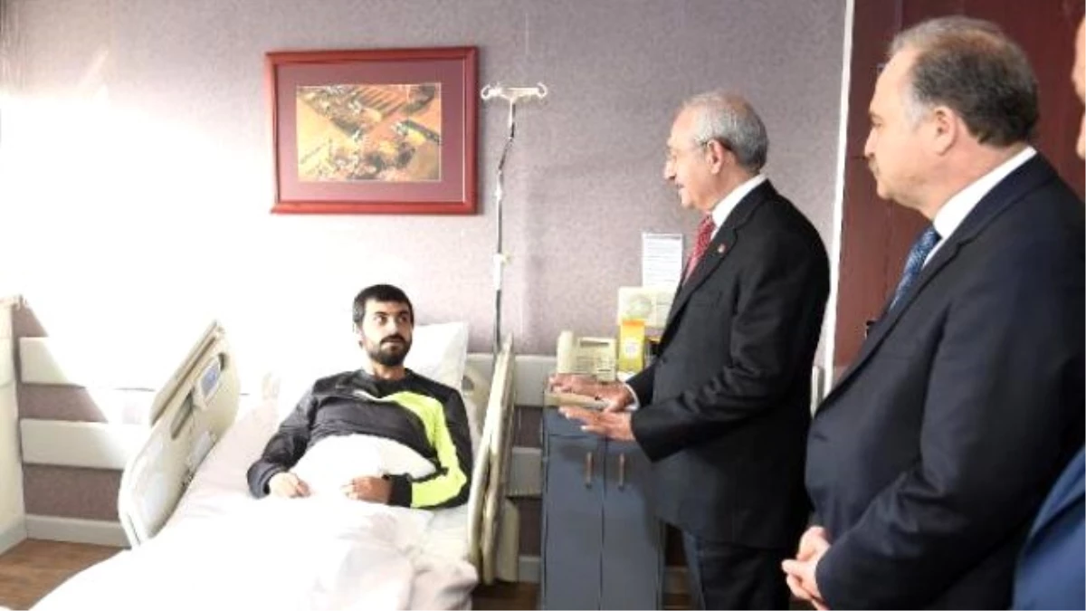 Kılıçdaroğlu, CHP Gençlik Kolları Myk Üyesi Demir\'i Hastanede Ziyaret Etti