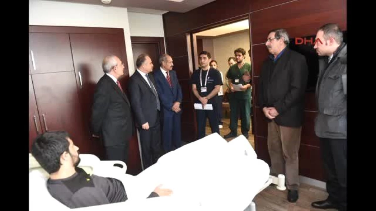 Kılıçdaroğlu, CHP Gençlik Kolları Myk Üyesi Demir\'i Hastanede Ziyaret Etti