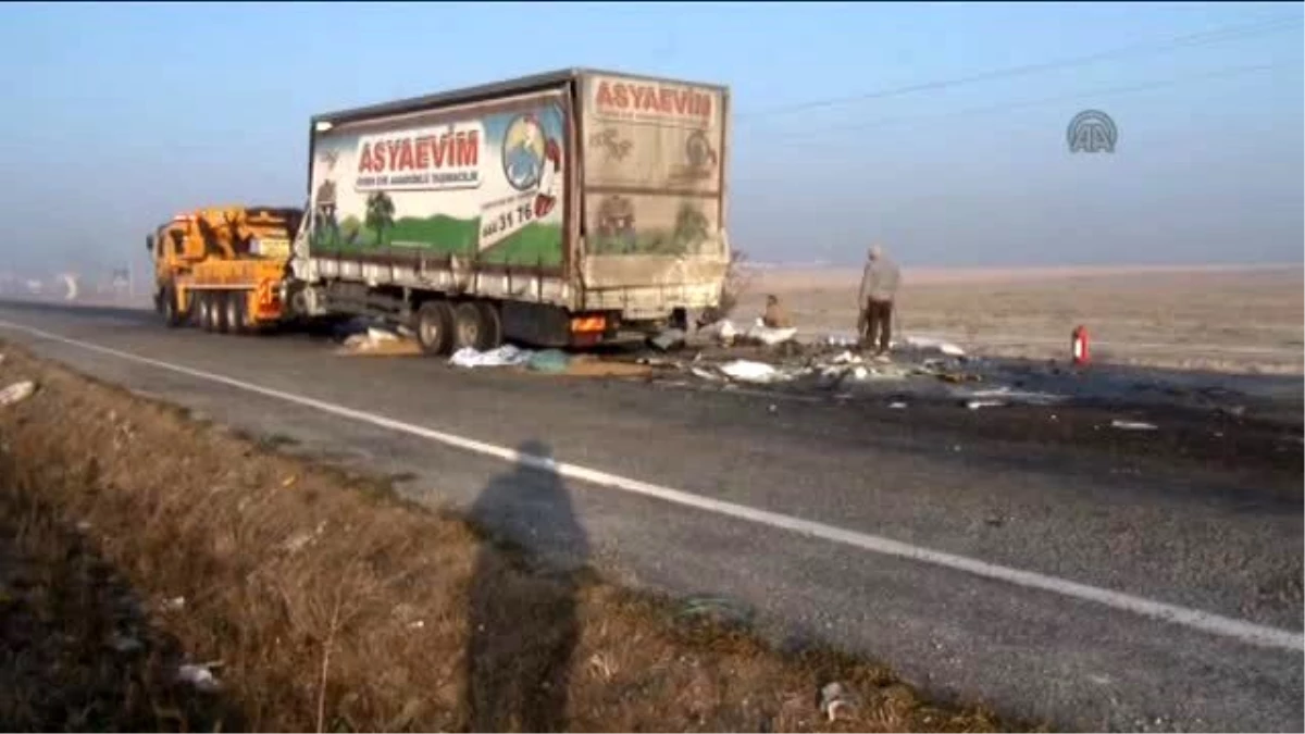 Konya\'da Zincirleme Trafik Kazası: 2 Ölü, 1 Yaralı
