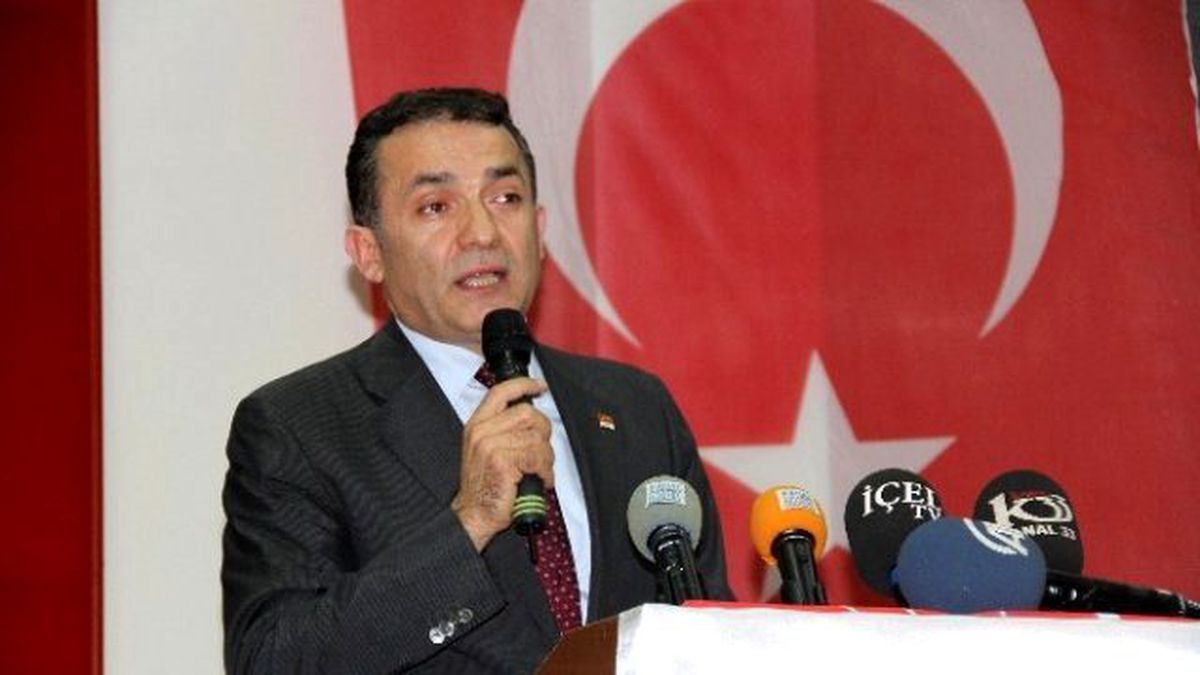 Mersin CHP\'de Özyiğit Yeniden İl Başkanı Seçildi