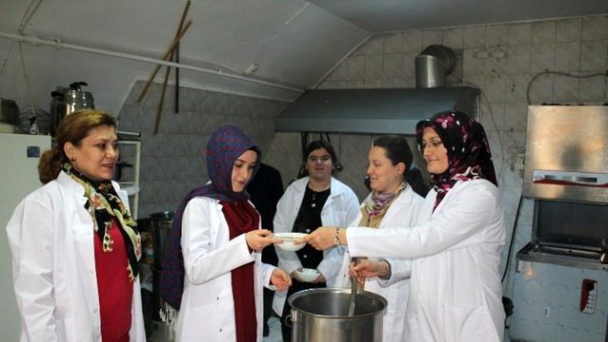 Niğde Belediyesinin Aşçılık Kursuna Yoğun İlgi