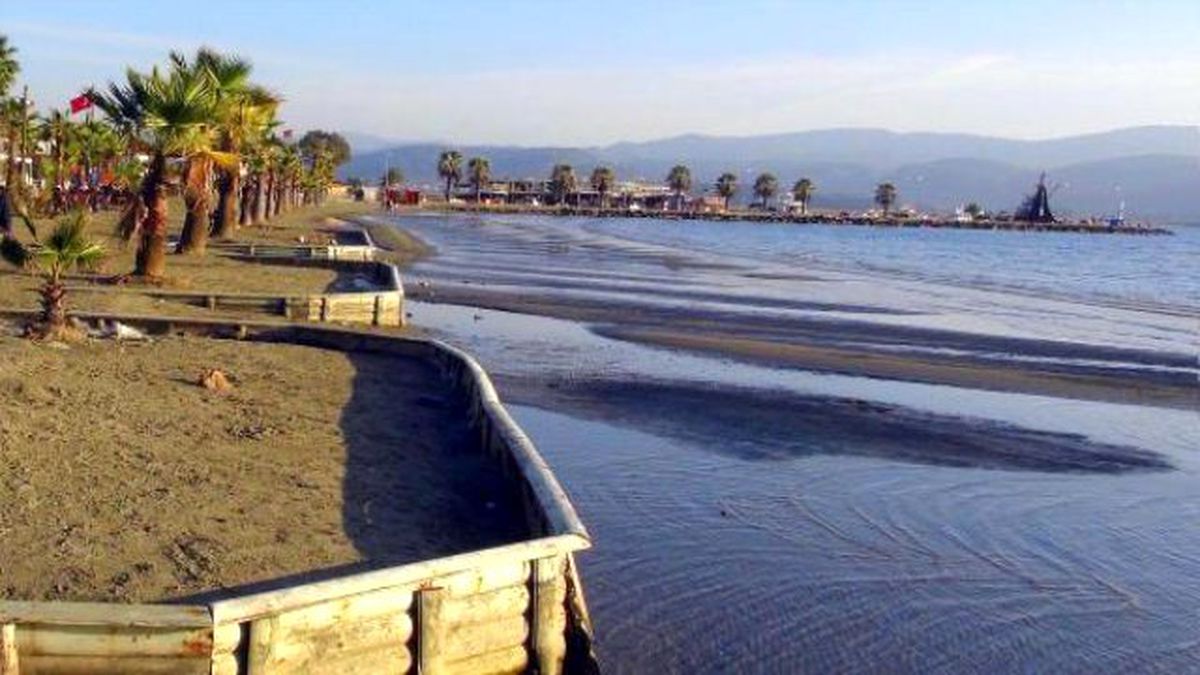 Akdeniz\'de Deprem, Akyaka\'da Deniz Çekilmesi Korkuttu