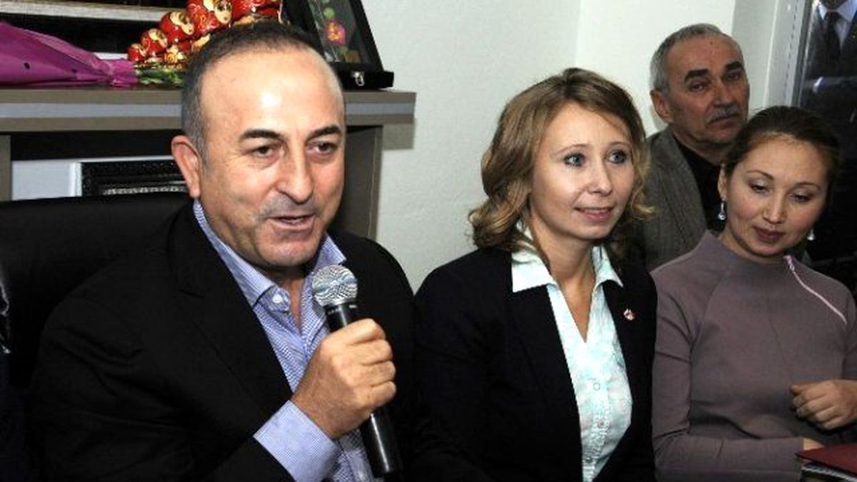 Bakan Çavuşoğlu, Antalya\'da Yaşayan Rus Vatandaşlarla Buluştu