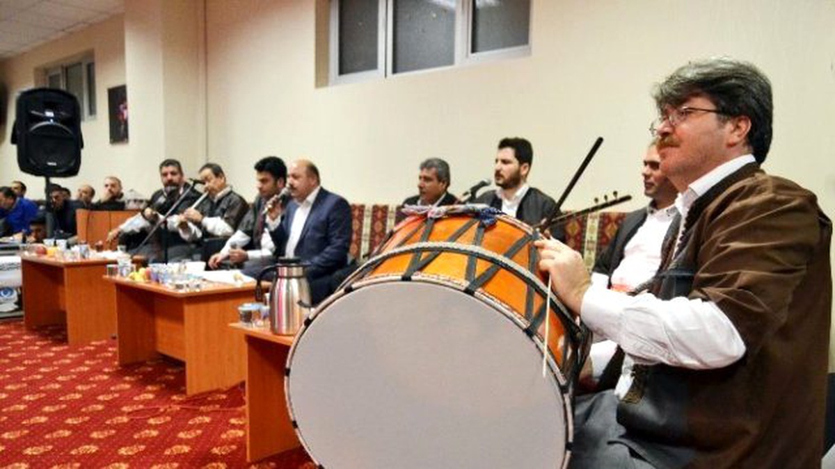 Basın Mensupları, Sıra Gecesinde Stres Attı