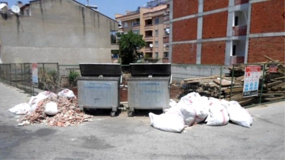 Burhaniye\'de Belediyeden Çöp Uyarısı