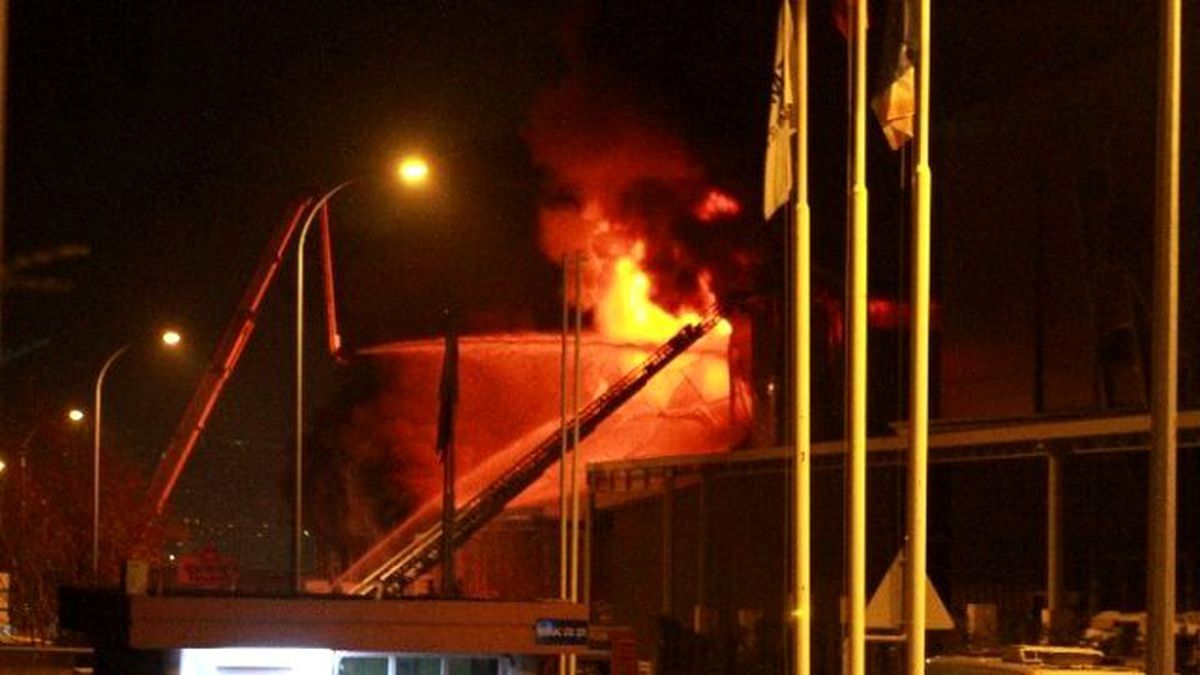 Bursa\'daki Fabrika Yangını Devam Ediyor