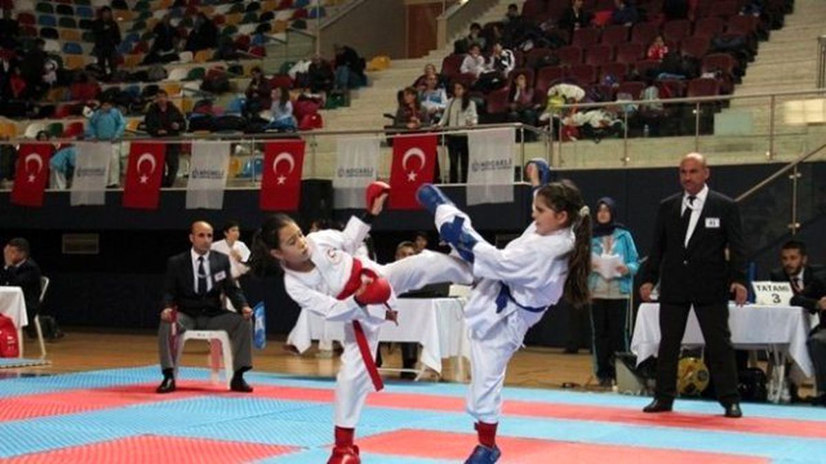 Büyükşehir Karate Ligi\'nin Üçüncü Etabı Sona Erdi