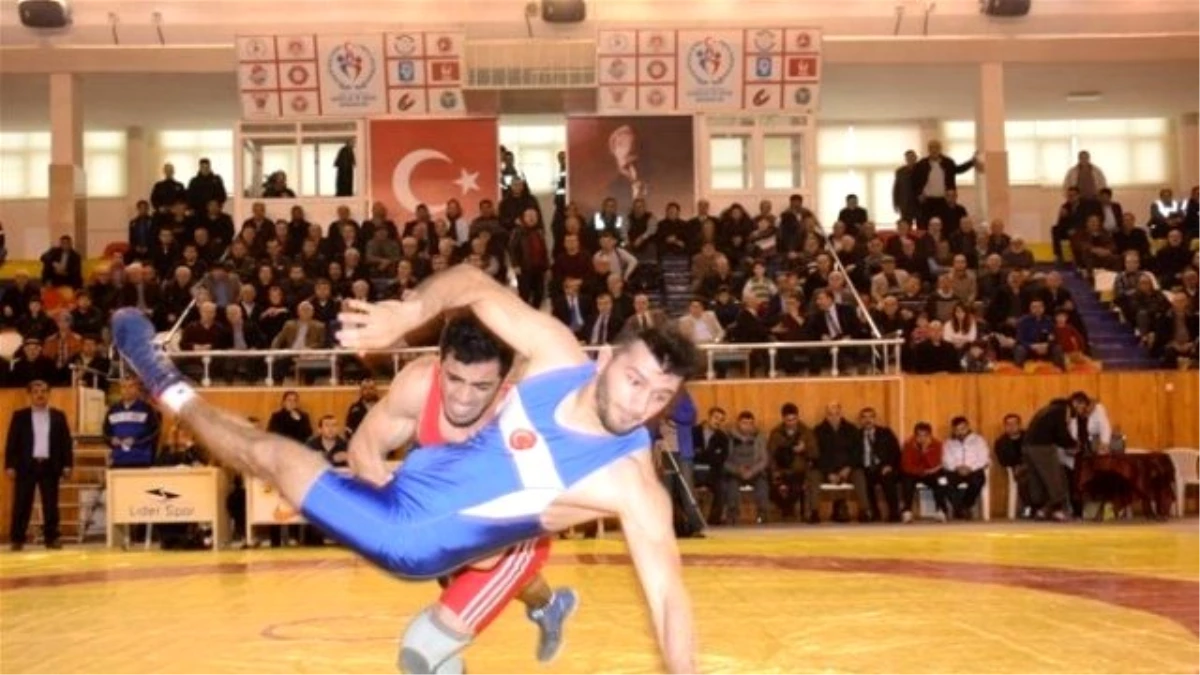 Hüseyin Akbaş Güreş Turnuvası\'nda Şampiyon Türkiye