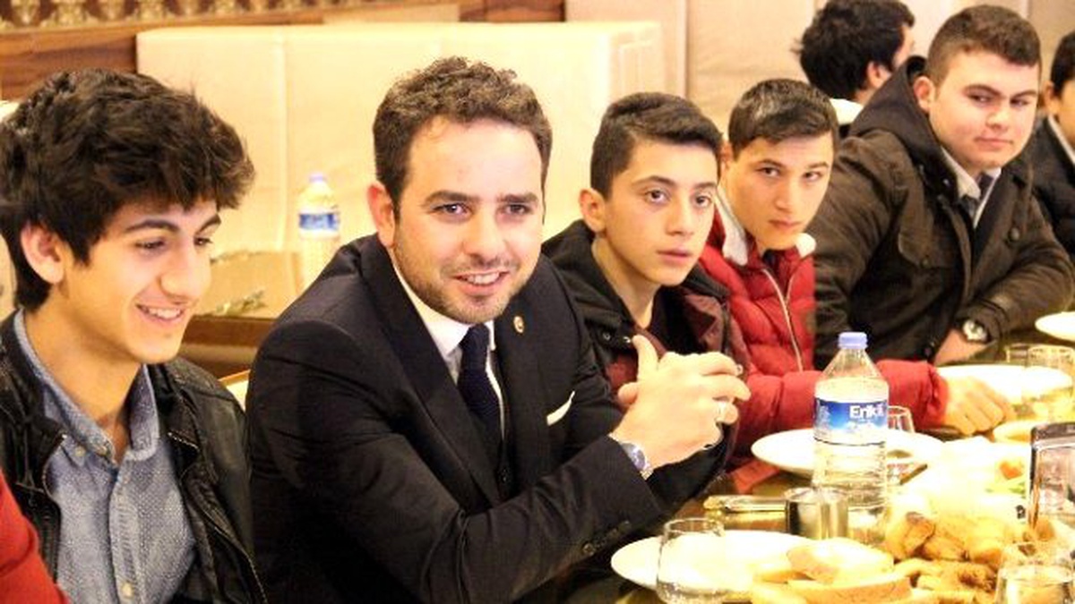 İshak Gazel\'den Öğrencilere: Kitap Okumak İçin Kendinize Özel Zaman Ayırın