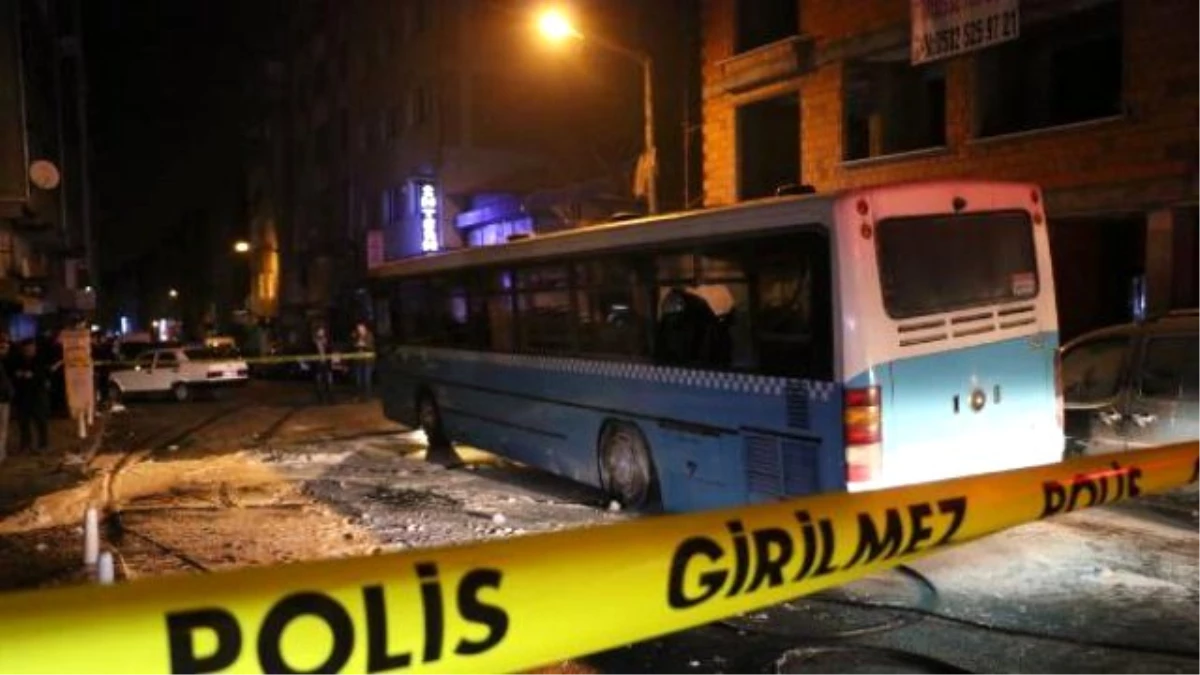 Kağıthane\'de Özel Halk Otobüsüne Molotoflu Saldırı