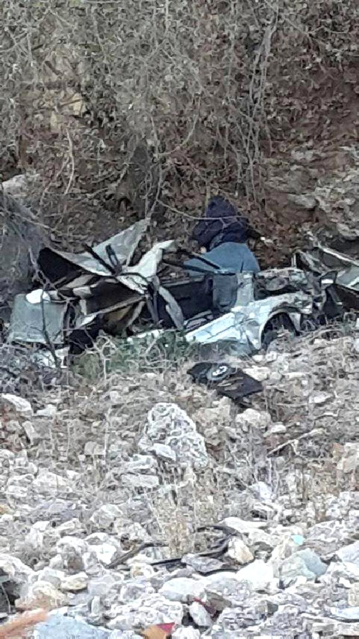 Otomobil Dere Yatağına Yuvarlandı: 1 Ölü, 6 Yaralı
