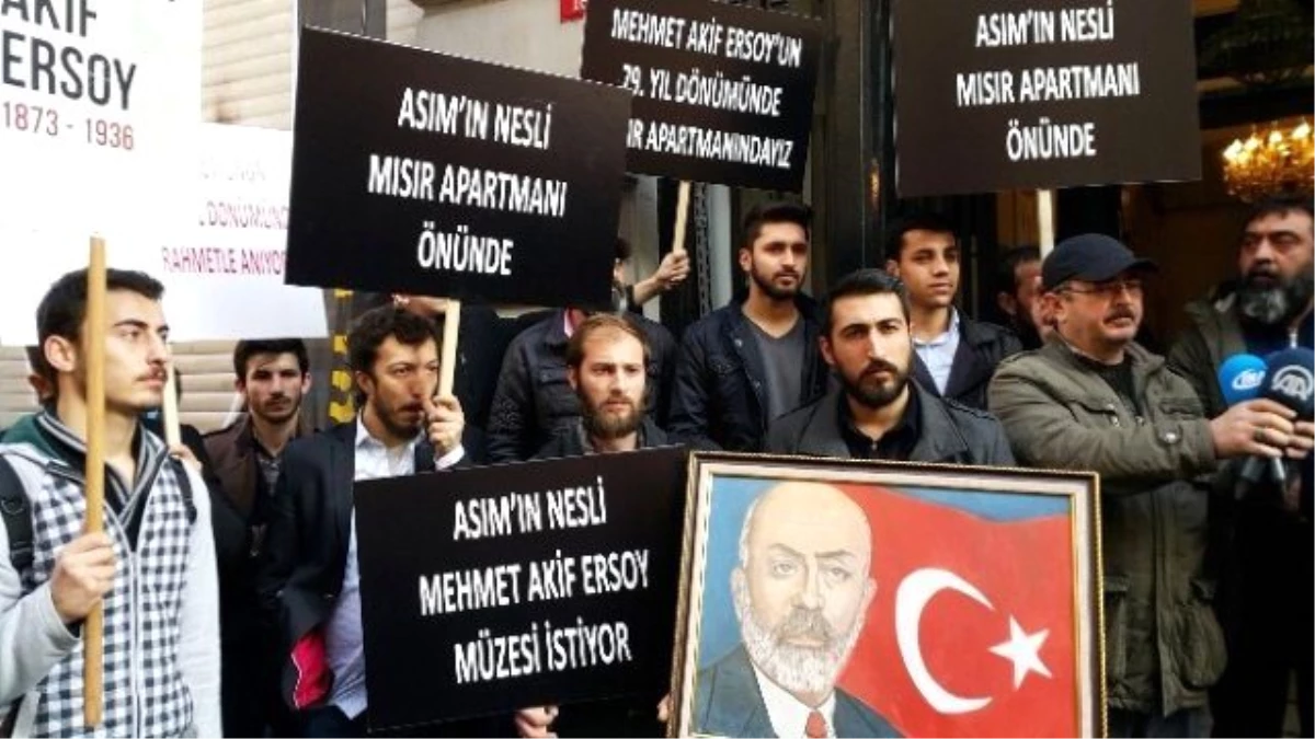 Taksim\'de Milli Şair Mehmet Akif Ersoy Öldüğü Yerde Anıldı