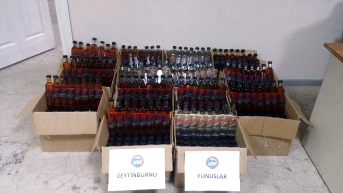 Yunuslar Zeytinburnu\'nda 700 Şişe Sahte İçki Yakaladı