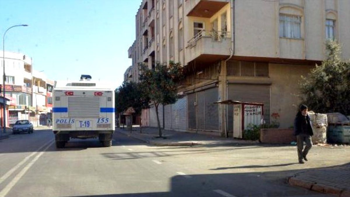 Adana\'da Kısmen Kepenk Kapatma Eylemi